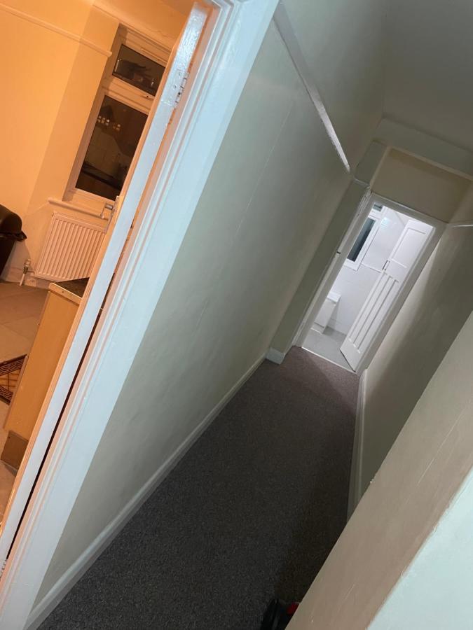 Welcome To Your New Home. Redbridge Dış mekan fotoğraf