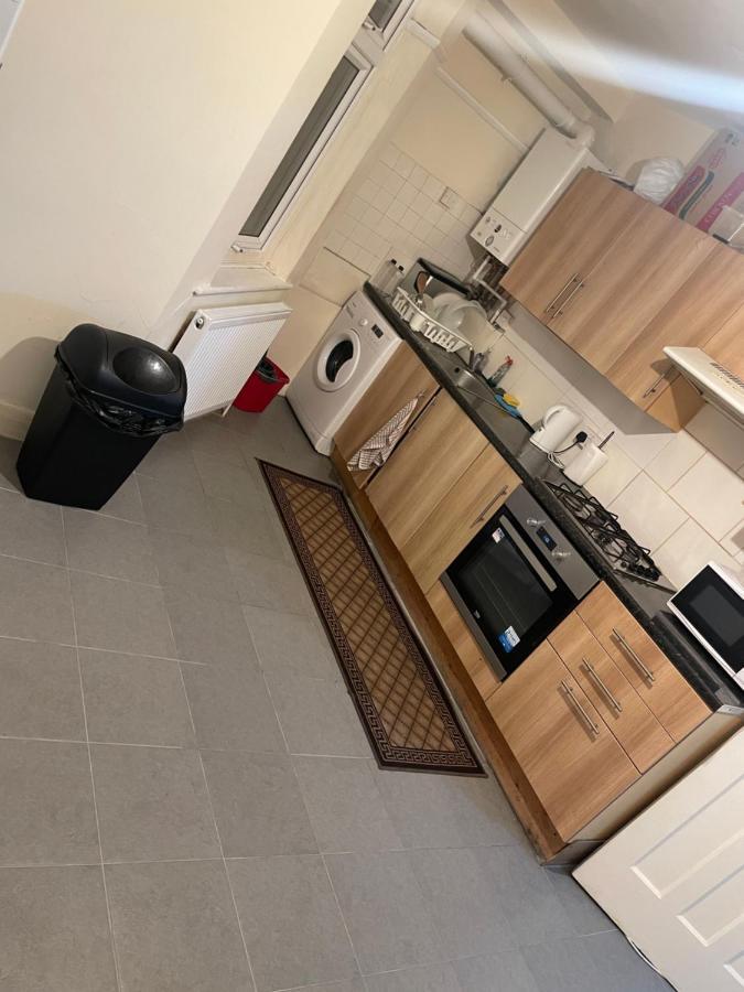 Welcome To Your New Home. Redbridge Dış mekan fotoğraf