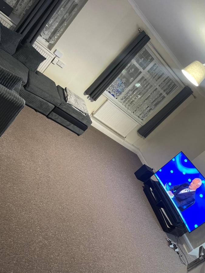 Welcome To Your New Home. Redbridge Dış mekan fotoğraf