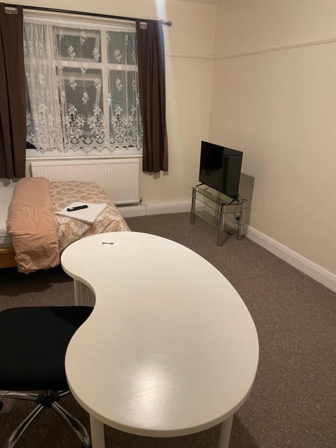 Welcome To Your New Home. Redbridge Dış mekan fotoğraf